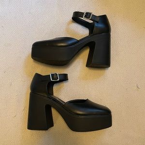 l’intervalle platform mary jane pumps